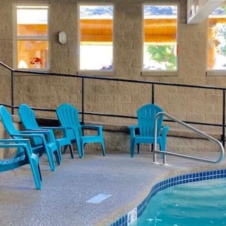 Moose Creek Lodge & Suites Коди Экстерьер фото