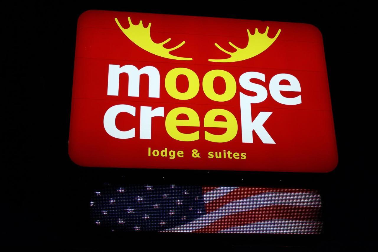 Moose Creek Lodge & Suites Коди Экстерьер фото