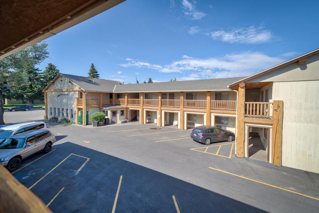 Moose Creek Lodge & Suites Коди Экстерьер фото
