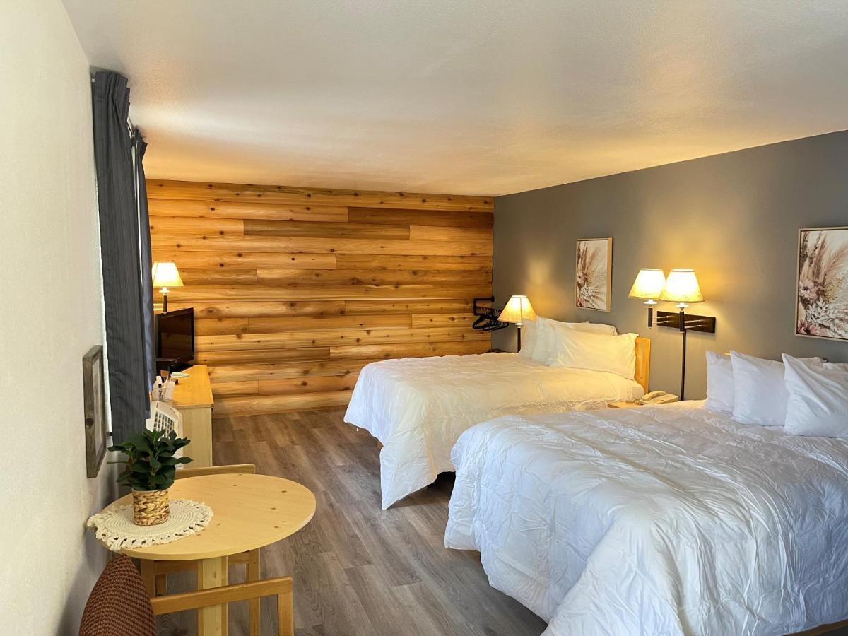 Moose Creek Lodge & Suites Коди Экстерьер фото