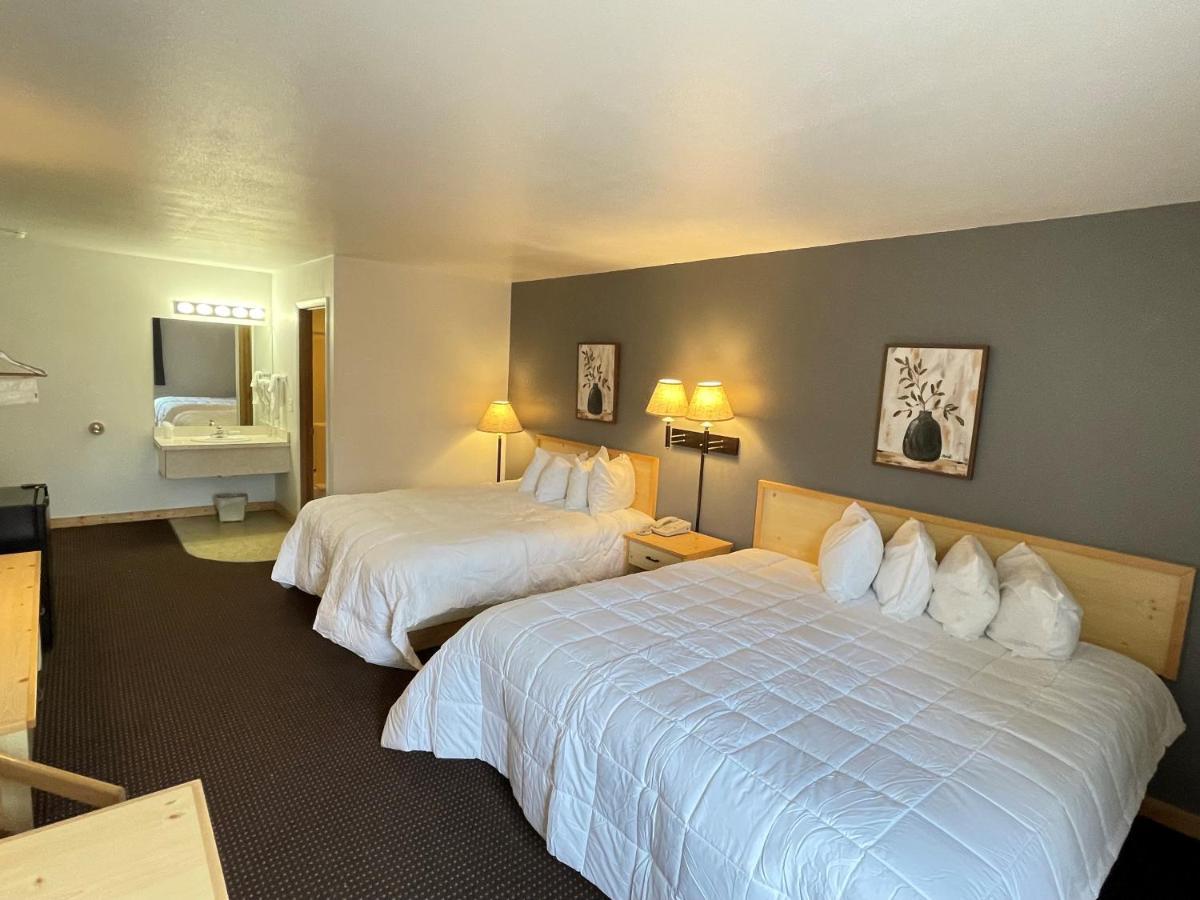 Moose Creek Lodge & Suites Коди Экстерьер фото