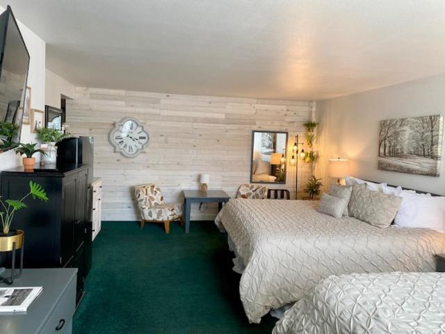 Moose Creek Lodge & Suites Коди Номер фото