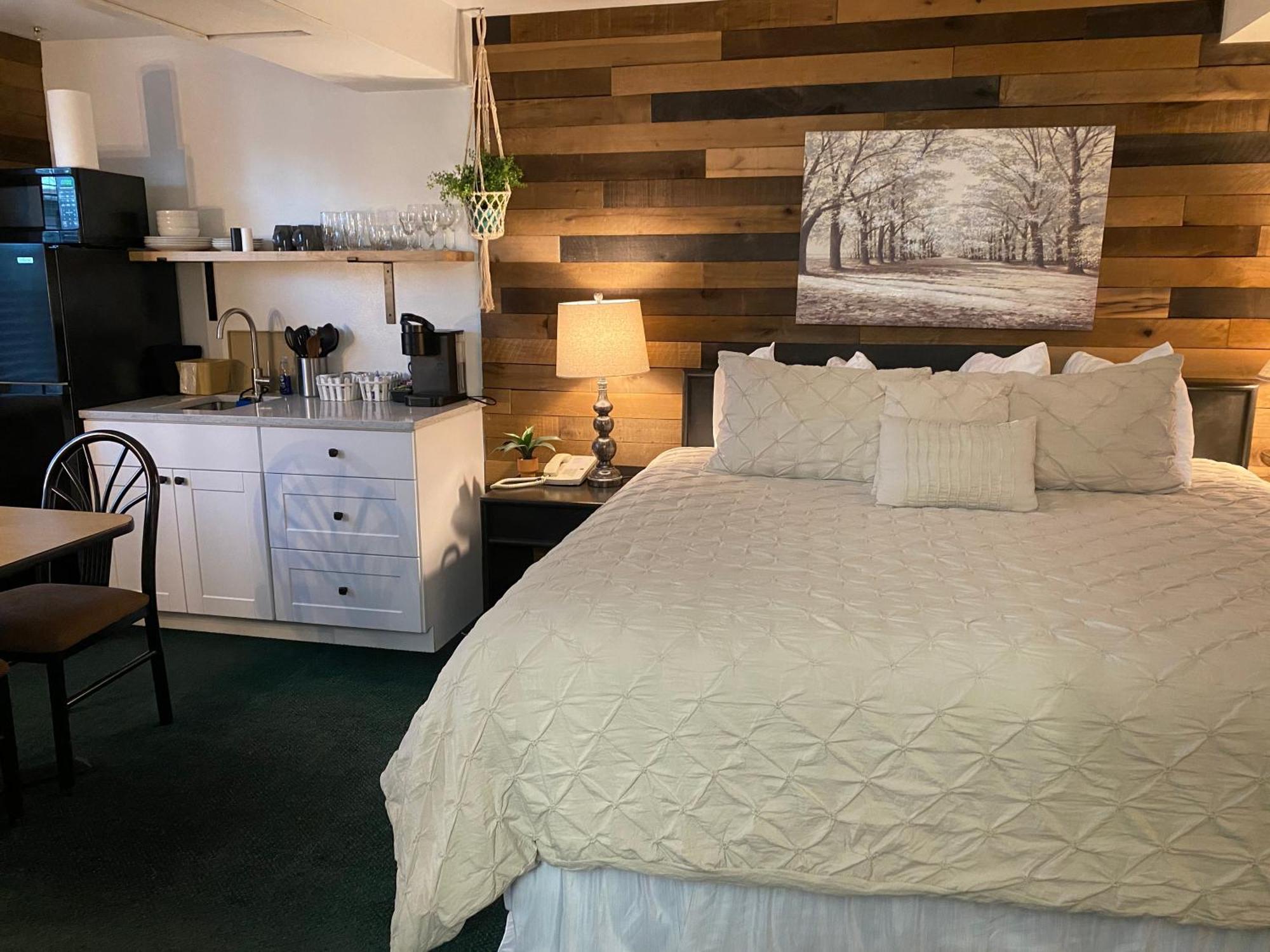 Moose Creek Lodge & Suites Коди Номер фото